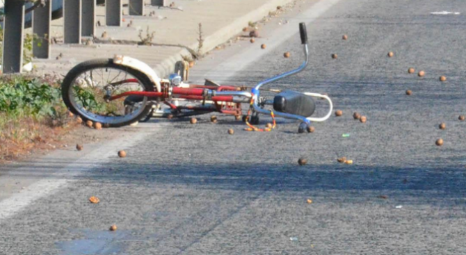 12 годишен велосипедист е блъснат от лек автомобил в Разград Това