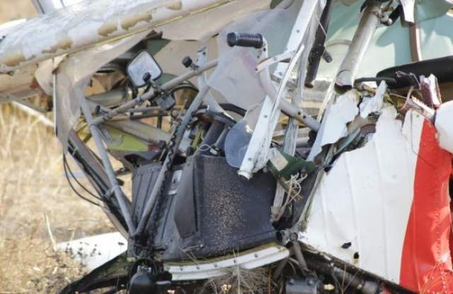 Двама души загинаха след като двуместен частен самолет падна в