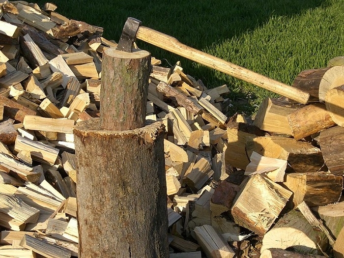 Горски намериха 10 кубика незаконни дърва в двора на къща