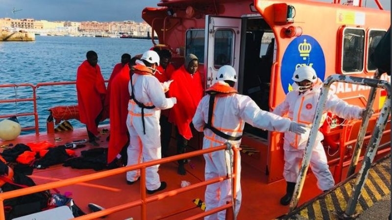 Морската спасителна служба на Испания спаси 48 мигранти от Африка