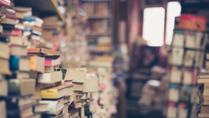 Пожар изпепели част от библиотеката на читалището в Кубрат. Огънят