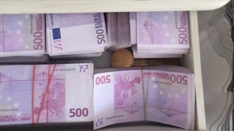 Нови кадри от спалнята на премиера Бойко Борисов в резиденцията