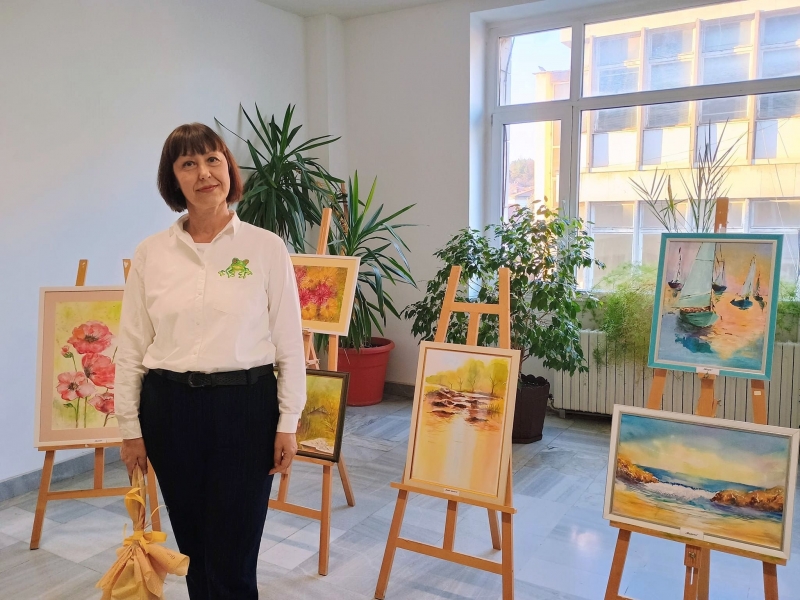 По покана на Градската художествена галерия Росица Петкова подреди в