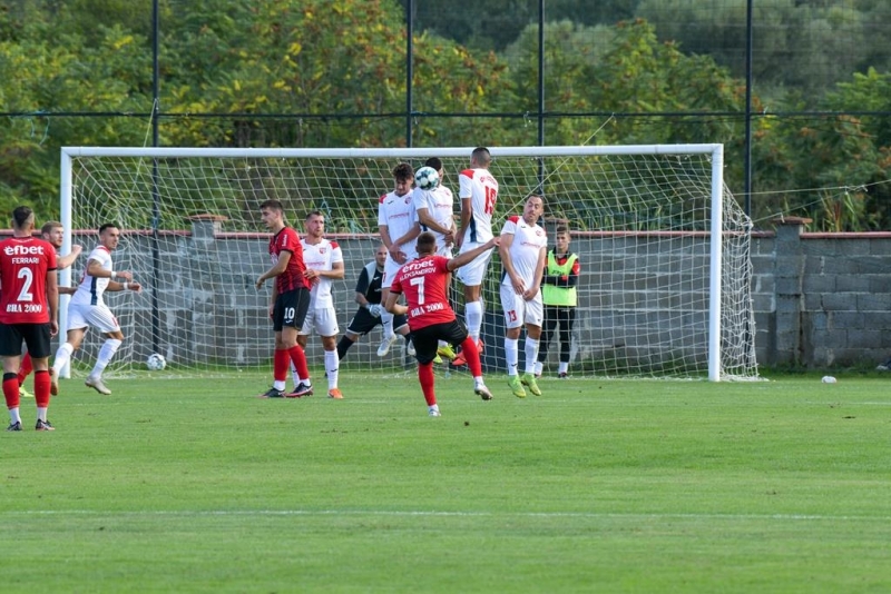 Футболист на Кариана Ерден е поставен под двуседмична домашна карантина