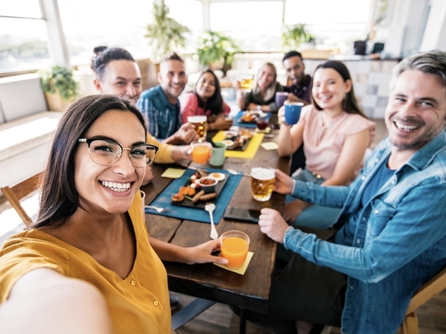 Приятелите са наше отражение За разлика от роднините тях избираме