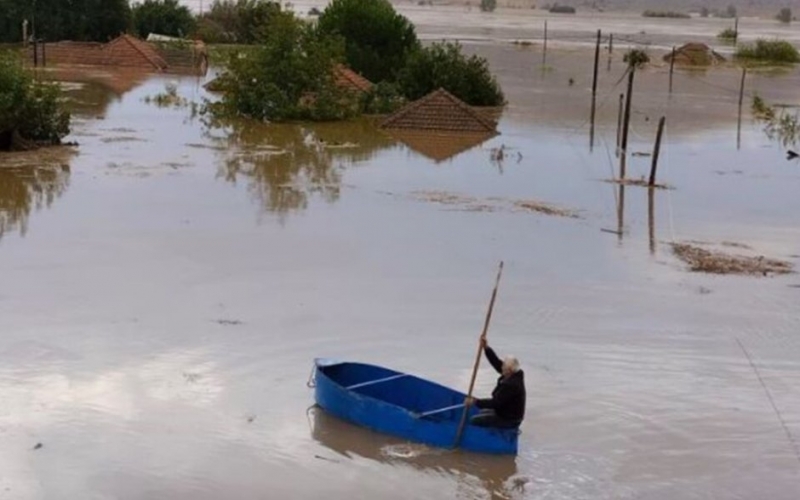 Щетите от наводненията в Гърция - броят на жертвите достигна