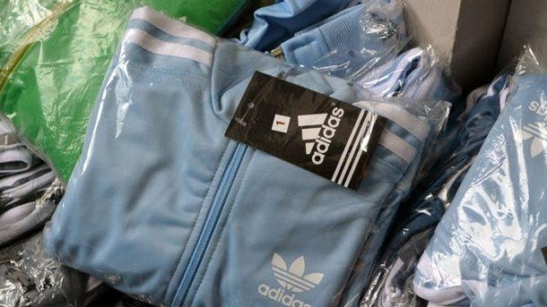 Близо 17 хиляди фалшиви текстилни изделия около 600 чифта обувки