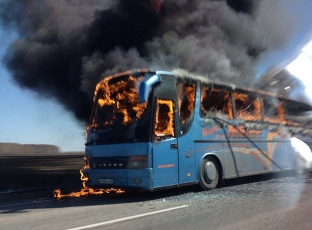 Късо съединение подпали автобус в Лом съобщиха от пресцентъра на