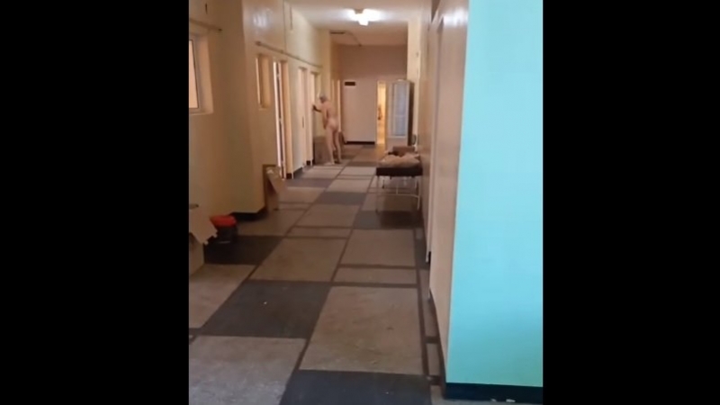 Гол старец се облекчи в коридора на COVID отделението в