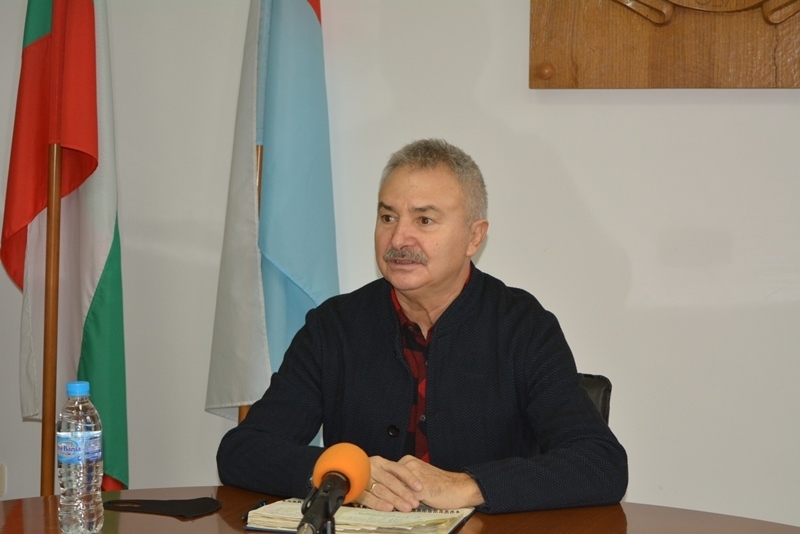 Извършено е изграждане на тротоарите към главния път на село