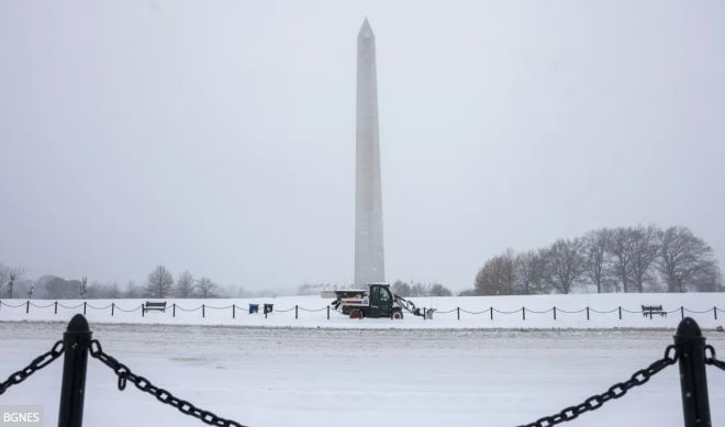 Силна зимна буря връхлетя САЩ през уикенда парализира транспорта и