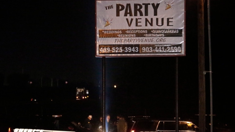 Двама души са убити и най малко 14 са ранени при