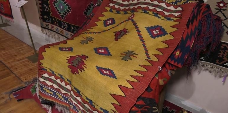 Тийнейджър открадна чипровски килим от къща във Видинско, съобщиха от