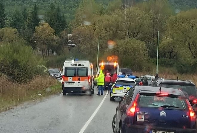 Катастрофа е станала на прохода Петрохан научи агенция BulNews Пътното