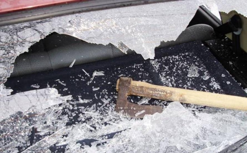 Криминално проявеният Петър Даков който потроши с брадва Ауди в Оряхово е задържан от