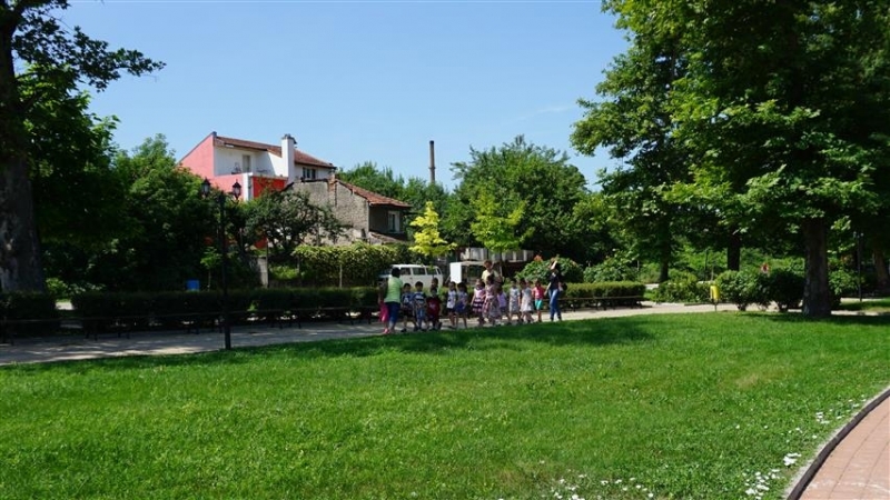 Детско шоу с песни фокуси и забавни игри организира Община