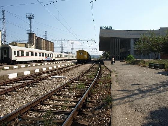 От началото на новата 2021 г пуснаха нощен влак от