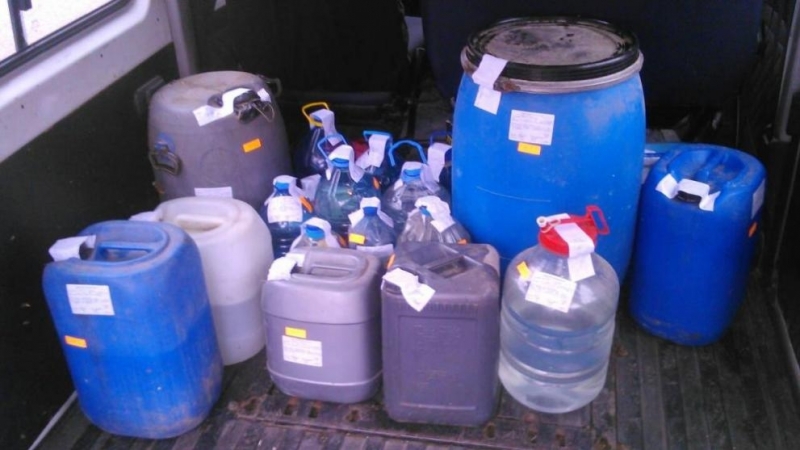 Митнически служители задържаха 200 литра етилов алкохол без платен акциз съобщиха