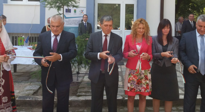 Вътрешният министър Валентин Радев и заместник-министър Деница Николова откриха обновената