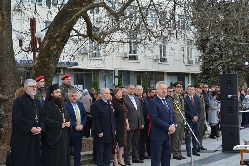 Стотици жители на Монтана се събраха за тържественото честване на ...