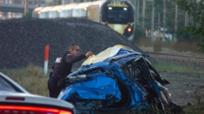 Петима души загинаха след като товарен влак се сблъска с