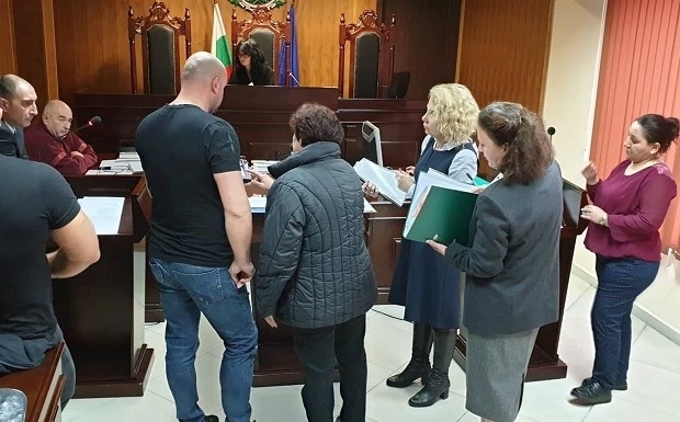 Игри на волята! Кървава битка в Административния съд във Враца заради изборите в Борован /снимки/