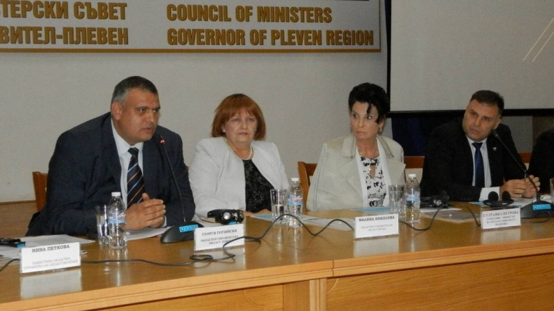 Областният управител Малина Николова и заместникът й Мирослав Комитски участваха