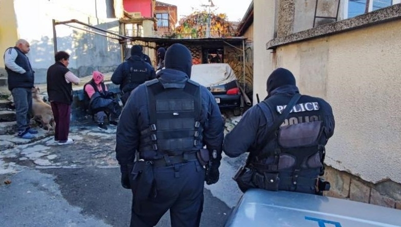 Криминалисти са намерили списъци с имена в магазин в Грамада