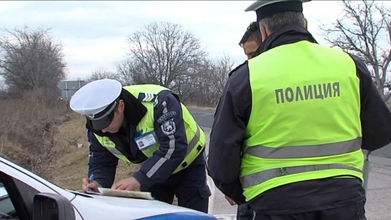 Полицаи хванаха нередовен шофьор зад волана във врачанското село Крива