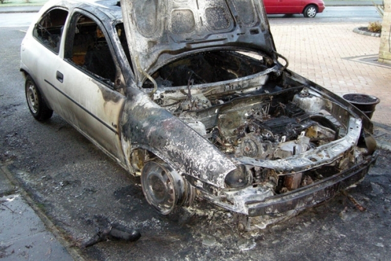 Кола изгоря като факла в монтанско село съобщиха от полицията Около