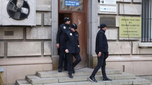 По непотвърдена информация е задържан председателят на Агенцията за българите