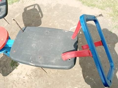 Счупени съоражения на площадки във Видин застрашават здравето на децата