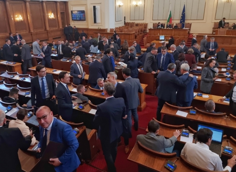 Народното събрание гласува проект на решение за възлагане на Министерския