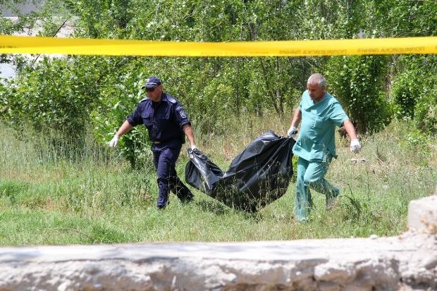 Труп на мъж е намерен в геран във врачанското село