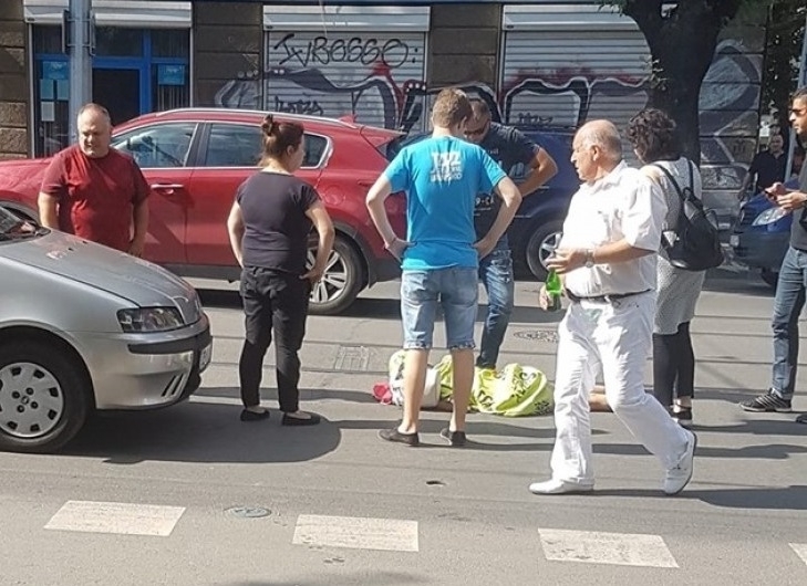 Полицията в Харманли издирва шофьор блъснал 41 годишна пешеходка и избягал