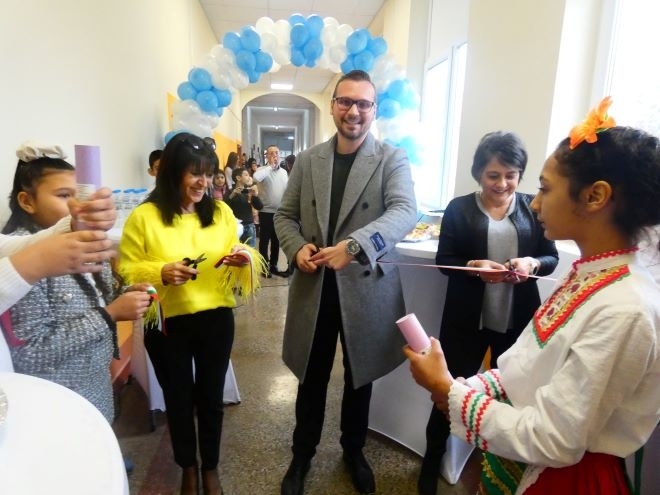 Децата от Основно училище Св Св Кирил и Методий в