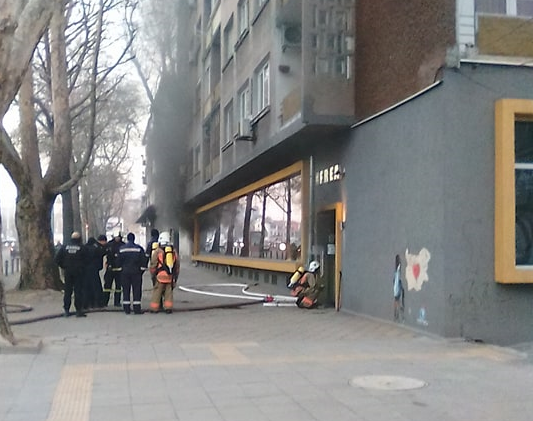 Огнен ад! Магазин за дрехи горя в Монтана