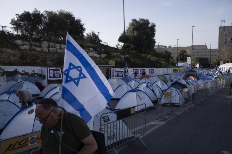 Критици на политиката на израелското правителство разположиха палатков лагер пред