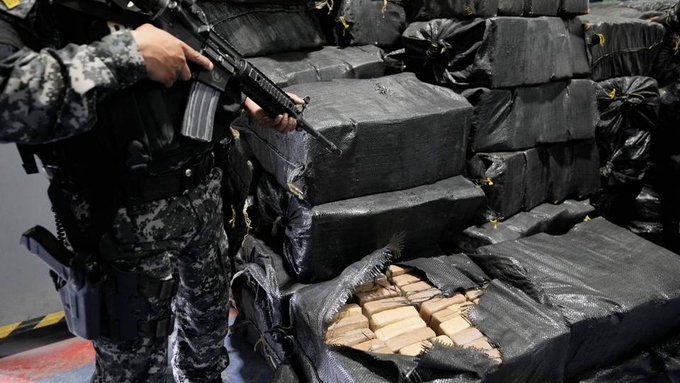 Близо 14 тона наркотици бяха конфискувани вчера в Еквадор съобщиха