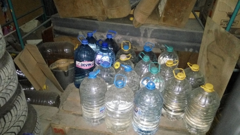 780 литра домашна ракия без документи за платен акциз задържаха