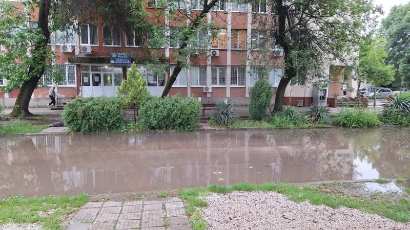 И във Видин е страшно! Наводнение, евакуация на хора и затворени пътища след проливния дъжд нощес /снимки/