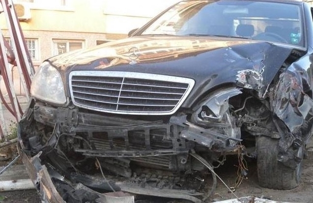 Неправоспособен шофьор от Лом е помлял количка за царевица с