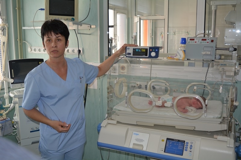 Бизнесменът Петър Чакманов и съпругата му дариха билирубинометър за изследване