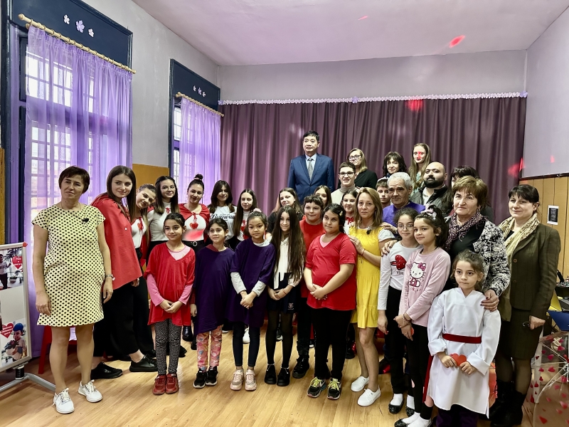 В края на празничния 14 февруари преподавателите и младежите от