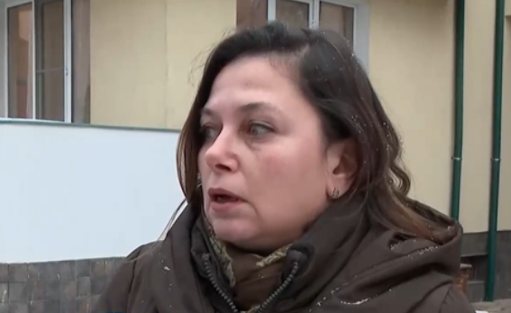 Близки на жена твърдят, че е била оставена дни наред със счупен крак в ...