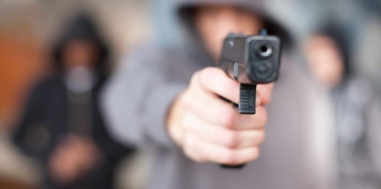 Софиянец извади пистолет на полицай във Враца научи агенция BulNews