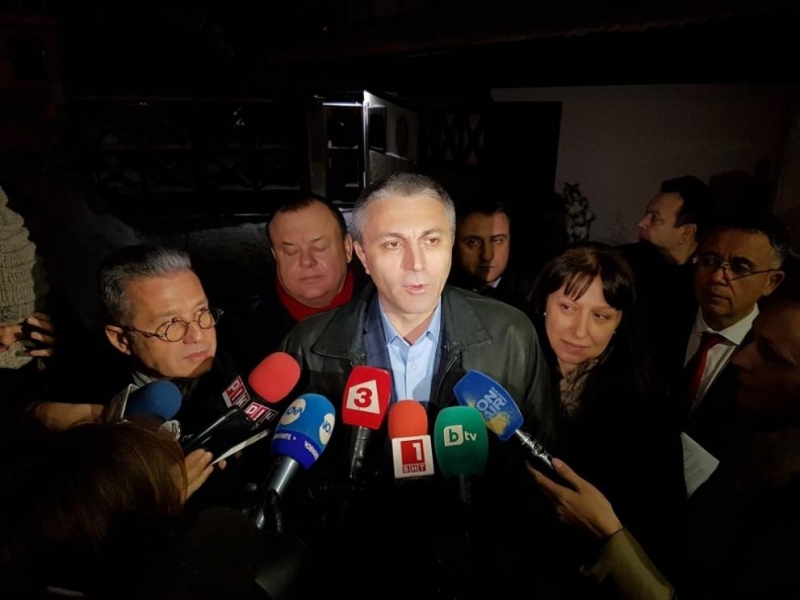 След повече от 4 часа заседание на парламентарната група заедно