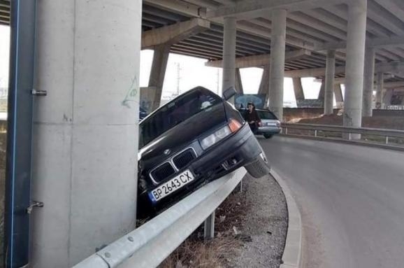 Врачанско БМВ катастрофира на околовръстното в София научи BulNews Зрелищният инцидент