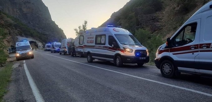 Туристически микробус падна в пропаст в Турция При инцидента са