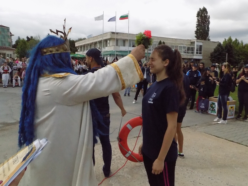 С ритуално речно кръщение на 30 ученици от цар Нептун